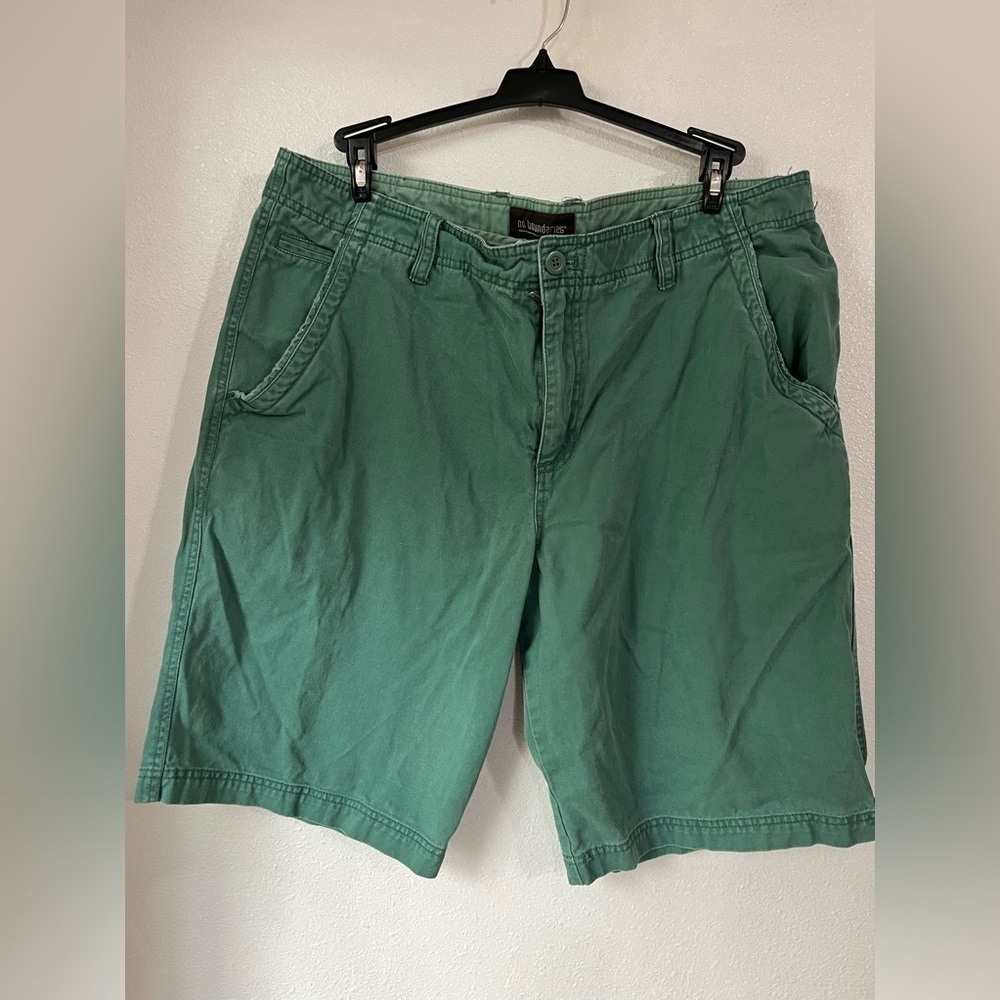 No boundaries Bermuda green 100% cotton shorts size 38